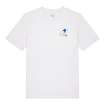 T-shirt blanc à manches courtes avec une petite illustration sur la poitrine représentant un surfeur sur une vague avec des éclats d'eau orange et bleus.