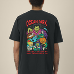 T-shirt oversize noir Ocean Park Halloween vu de dos, grande illustration vampire, sorcière, faucheuse et citrouille